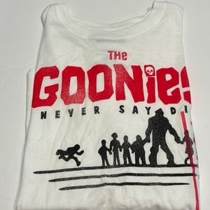 White cotton/polyester t shirt